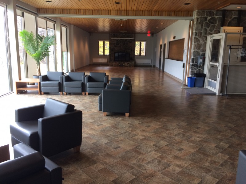 Salle Salon Arnold McLean – Centre culturel Laurent G. Belley, Lorraine