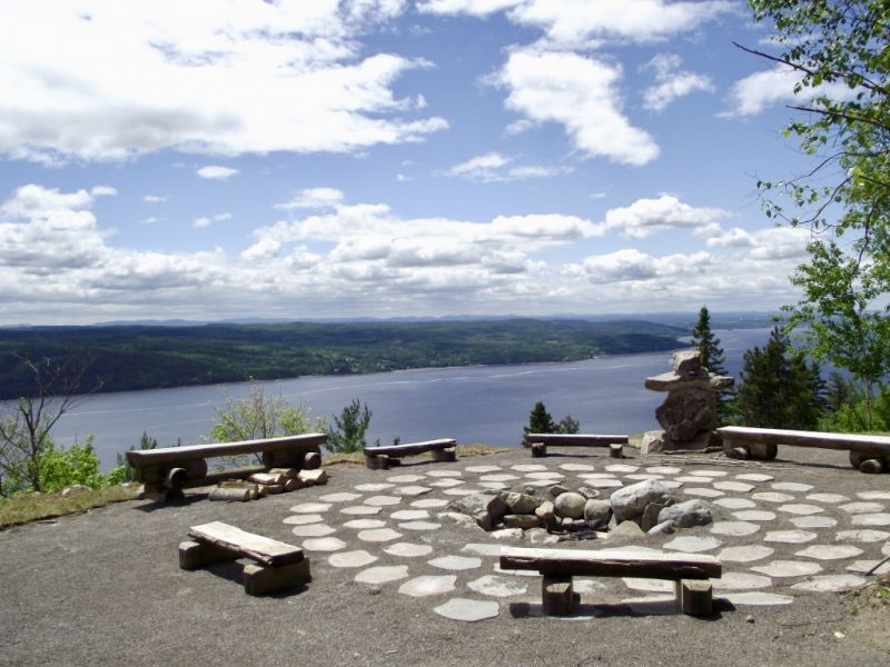 Le feu de camps surplombant le Fjord.