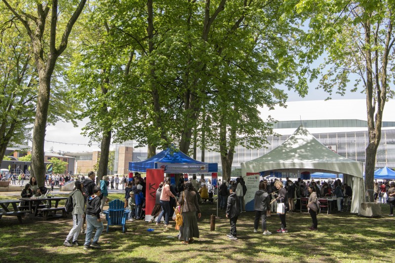 Place Jean-Béliveau: lieu de rassemblement festif