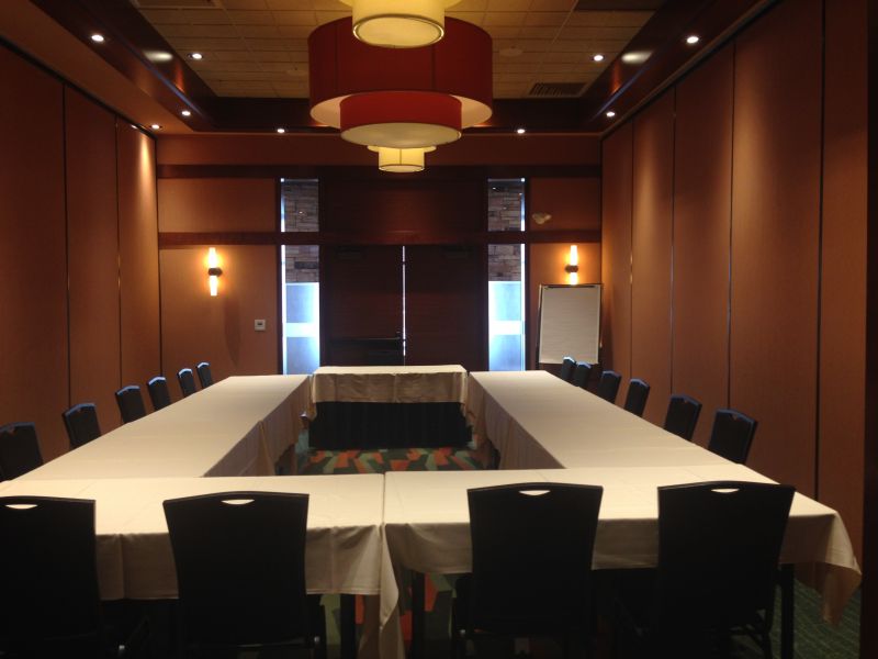 Salle J.E. Bernier A – Quality Inn & Suites Lévis, Lévis