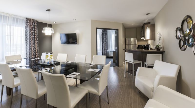 Salle Suite 202 – Imperia Hôtel Suites Terrebonne, Terrebonne