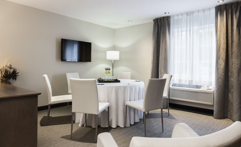 Salle Suite 220 – Imperia Hôtel Suites Terrebonne, Terrebonne