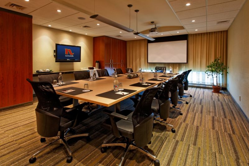 Salle Salon Exécutif – Hotel & Suites Normandin, Québec