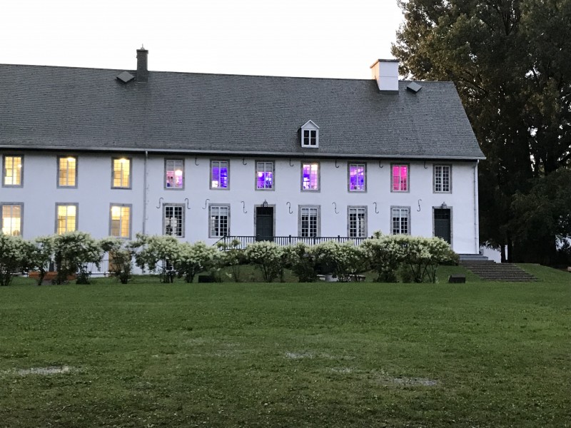 Balcon arrière salle 100