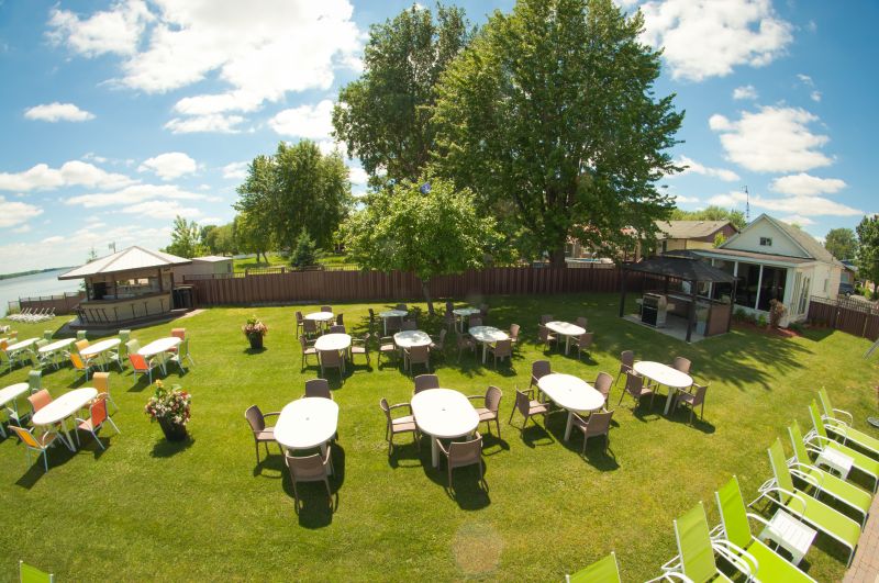 Espace semi-privé avec station BBQ