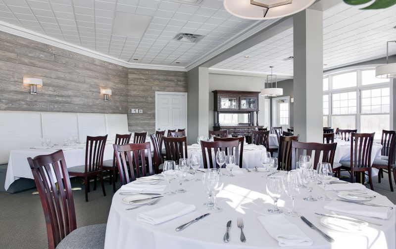 Notre magnifique verrière climatisée et chauffée vous permet également d’effectuer la cérémonie sur place à l’abri de toutes intempéries.