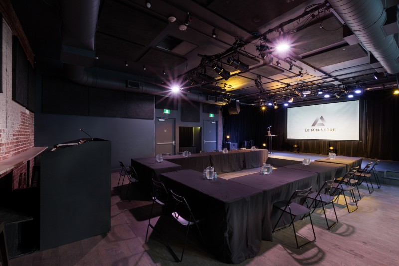 Salle principale (configuration en U pour conférence) - 01