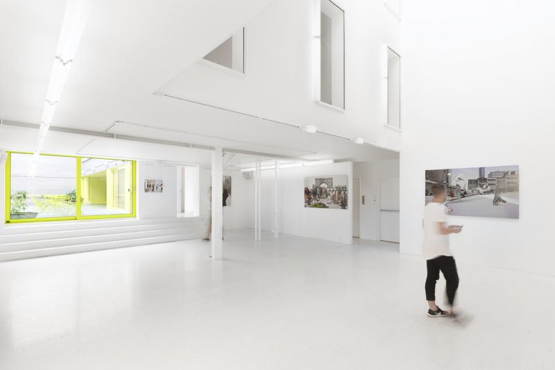 Vu sur la pièce principale de la galerie en sortant du corridors de miroirs.