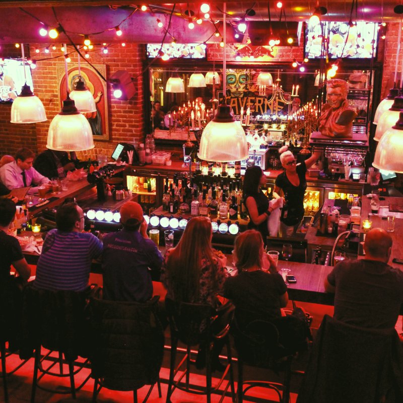 Salle 1er étage – Taverne Grande Allée, Québec