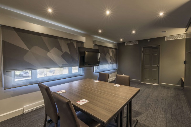 Salle Suite Junior #264 – Hôtel & Suites Normandin Lévis, Lévis