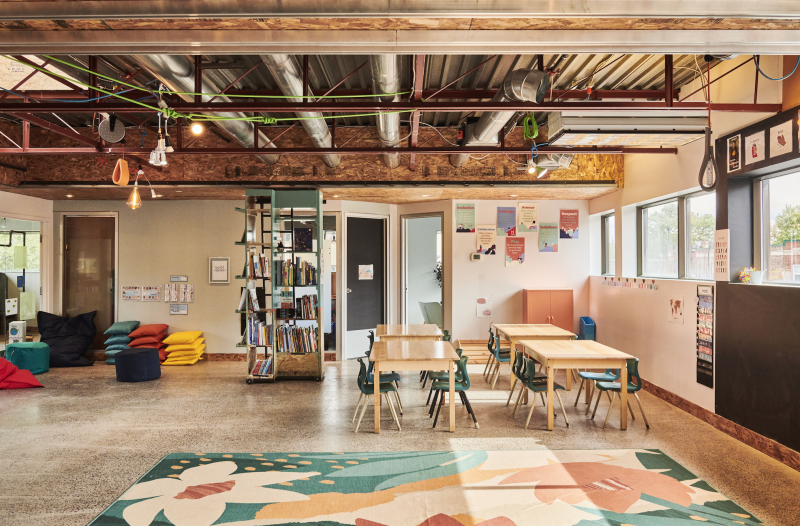 Notre espace ateliers, offrant une grande salle pouvant être divisée en deux.