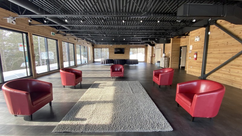 Salle aménagée pour rencontre d'équipe