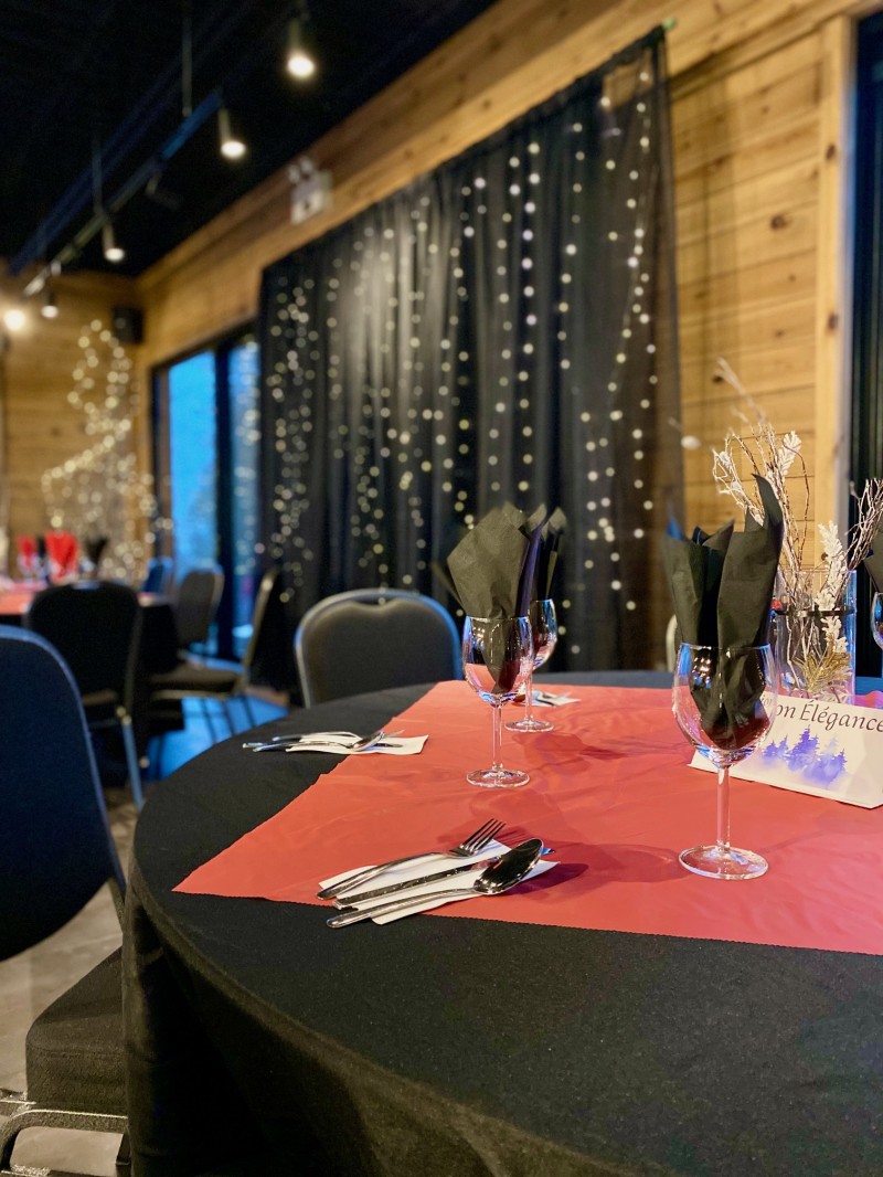 Salle décorée pour nos partys de Noel en entreprise