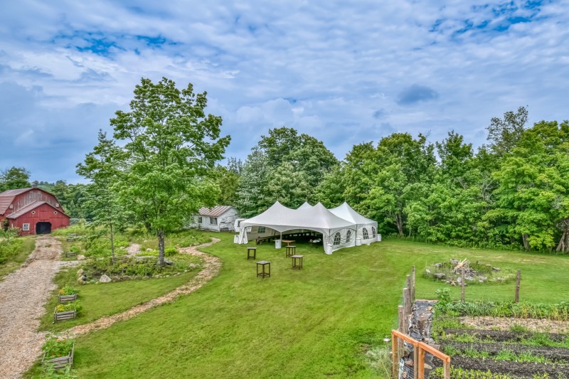 Option chapiteau ( 120 personnes sur photo )