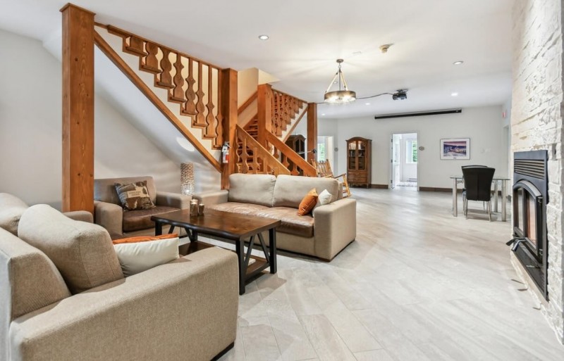 La vue d'ensemble du salon double