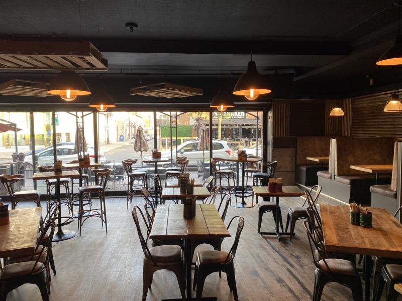 Salle en mode conférence