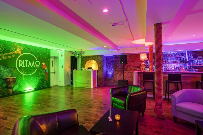 Piste de danse, Murale, DJ booth