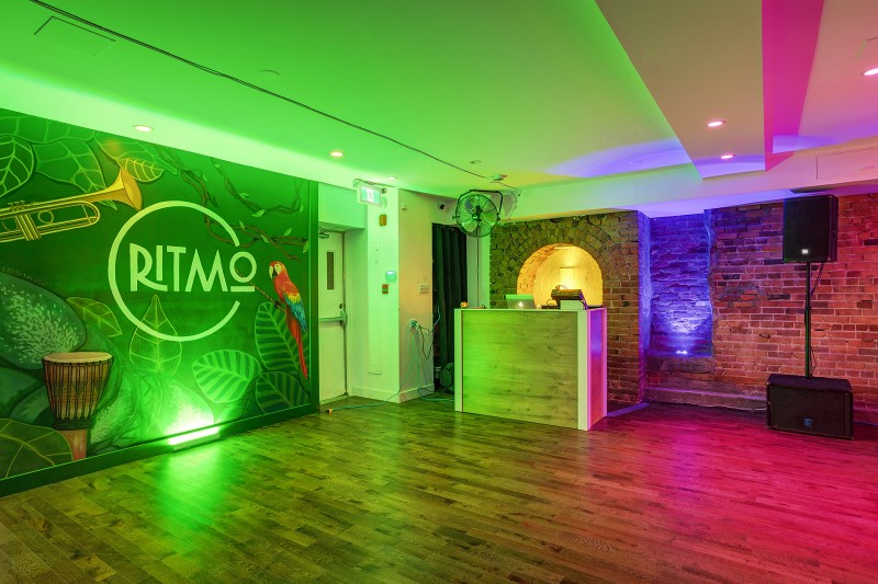 Piste de danse, Murale, DJ booth