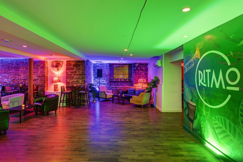 Piste de danse, Murale, DJ booth