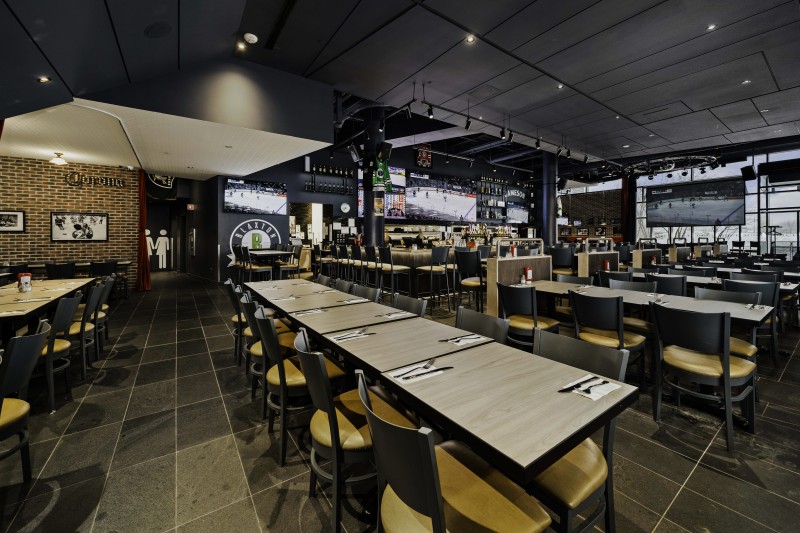 Grand espace avec table déplaçable