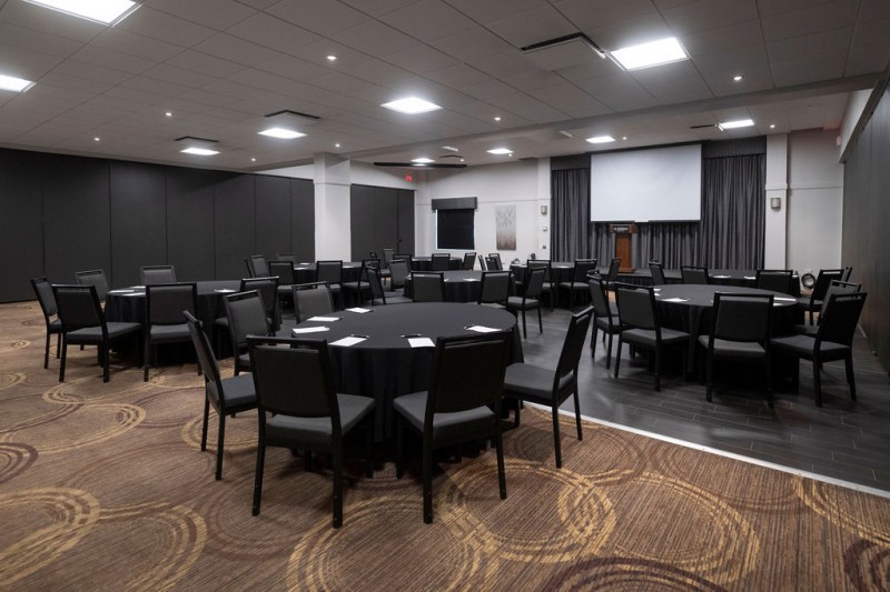 Salle Royal 2 – Hôtel & Suites Le Dauphin Drummondville, Drummondville