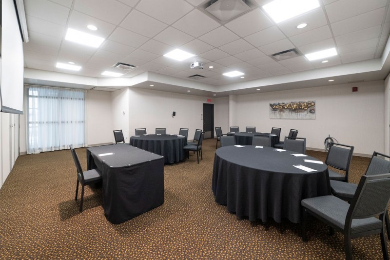 Salle Couronne C – Hôtel & Suites Le Dauphin Drummondville, Drummondville