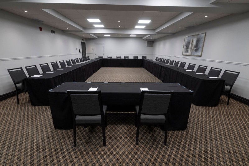Salle Rouge – Hôtel & Suites Le Dauphin Drummondville, Drummondville